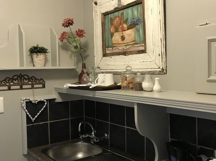 Bed and Breakfast Waterhouse Guest Lodge In Muckleneu 6