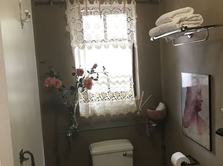 Bed and Breakfast Waterhouse Guest Lodge In Muckleneu 8