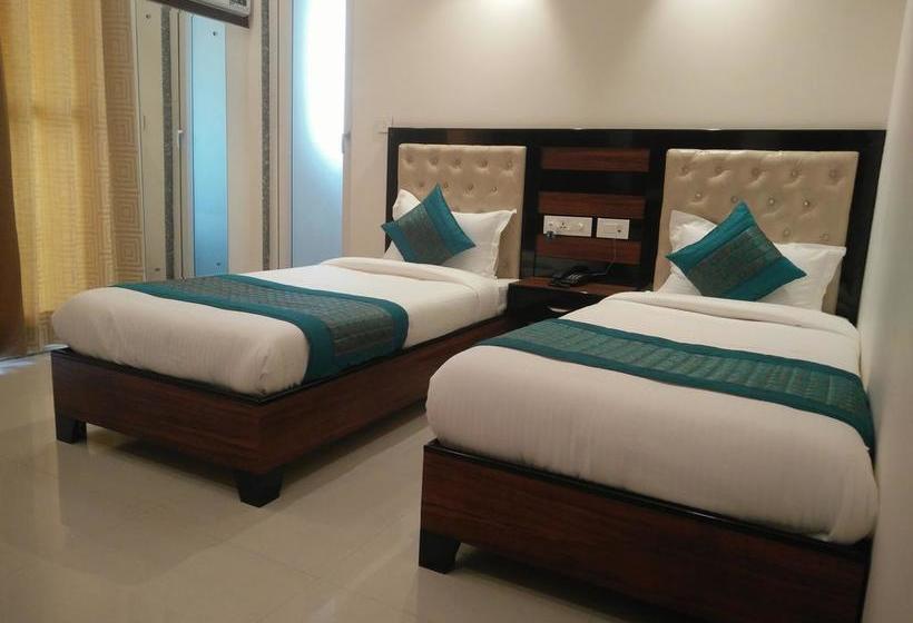 Fabhotel Sai Village Sushant Lok