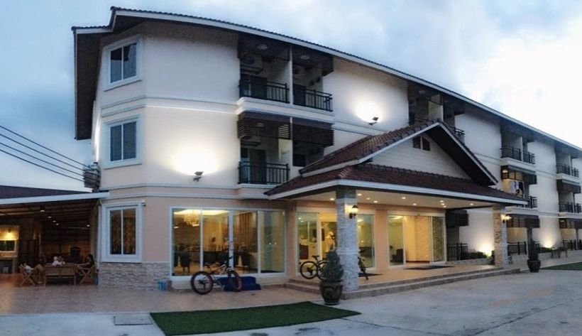 Hotel Chansuda Lake View