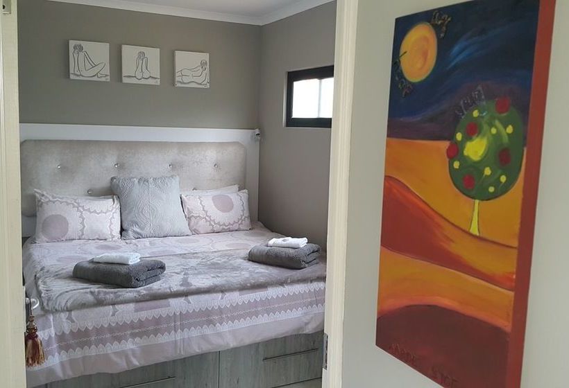 Golden View Luxury Self Catering 11