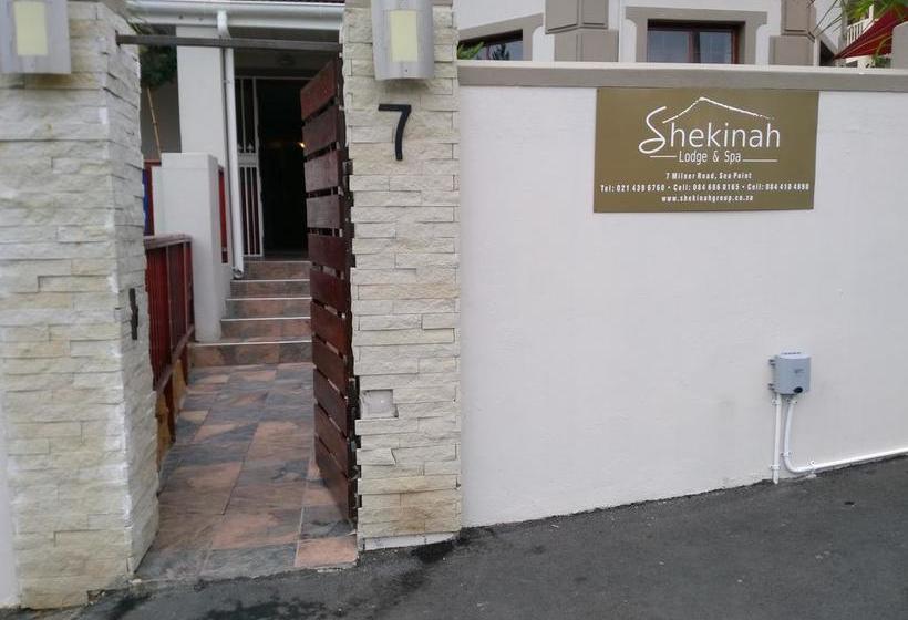 Pensão Shekinah Lodge 15