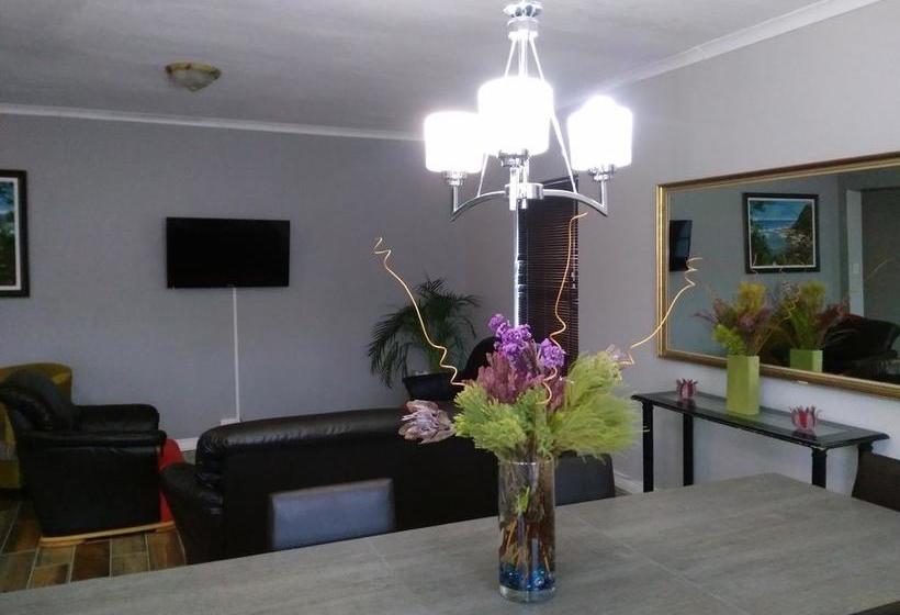 Pensão Shekinah Lodge 9