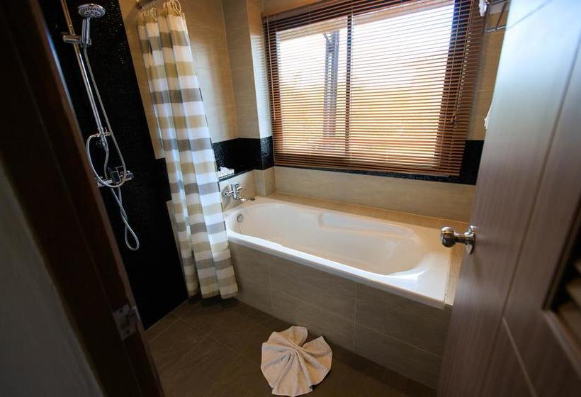 Hotel Wealth Boutique 8