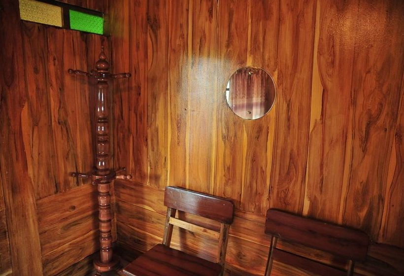 Hotel Athithara Homestay 9