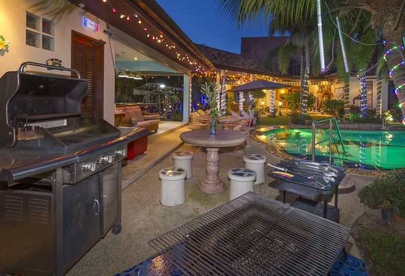 Relaxing Palm Pool Villa Chonburi