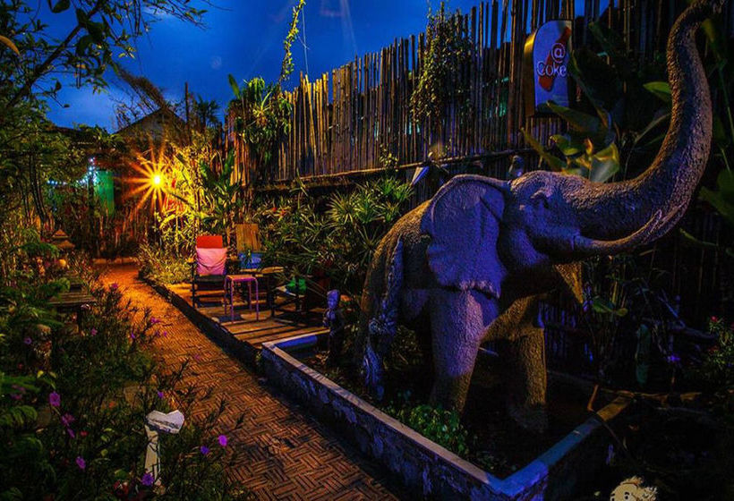 Pensión Artist Place Trat Trat