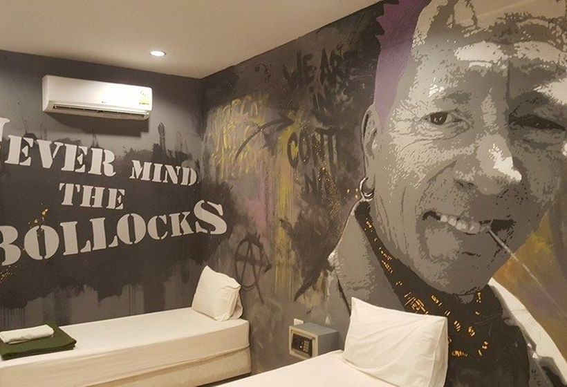 Hostel Lazy House Shenanigans 11