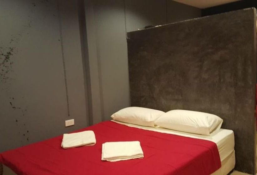 Hostel Lazy House Shenanigans 14