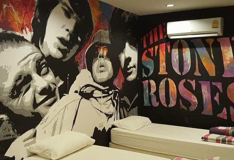 Hostel Lazy House Shenanigans 16