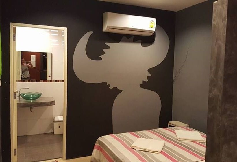 Hostel Lazy House Shenanigans 7