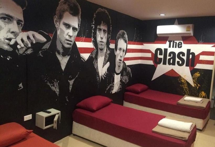 Hostel Lazy House Shenanigans 8