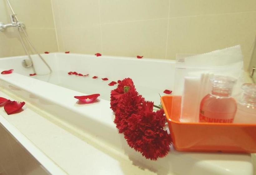 Hotel The Convenience 20