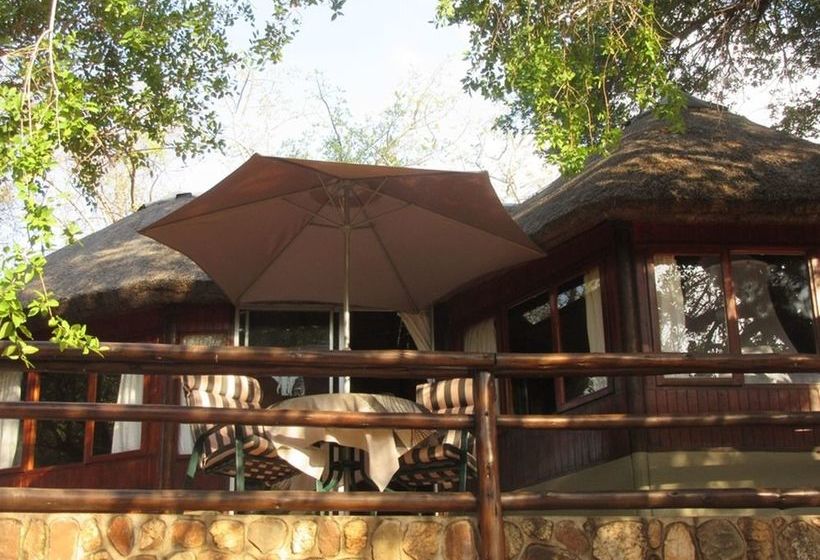 Hotel Baluleni Safari Lodge 13