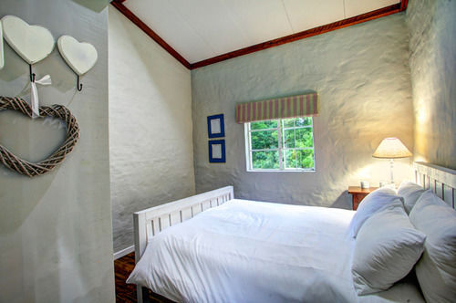 Oakhurst Farm Cottages 9