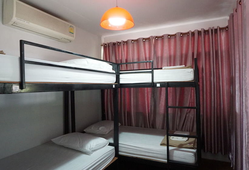 Baan Park Raak Backpacker Hostel 9