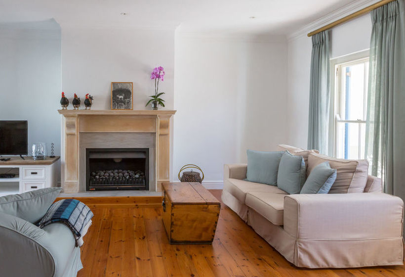 The Majestic Apartment 8