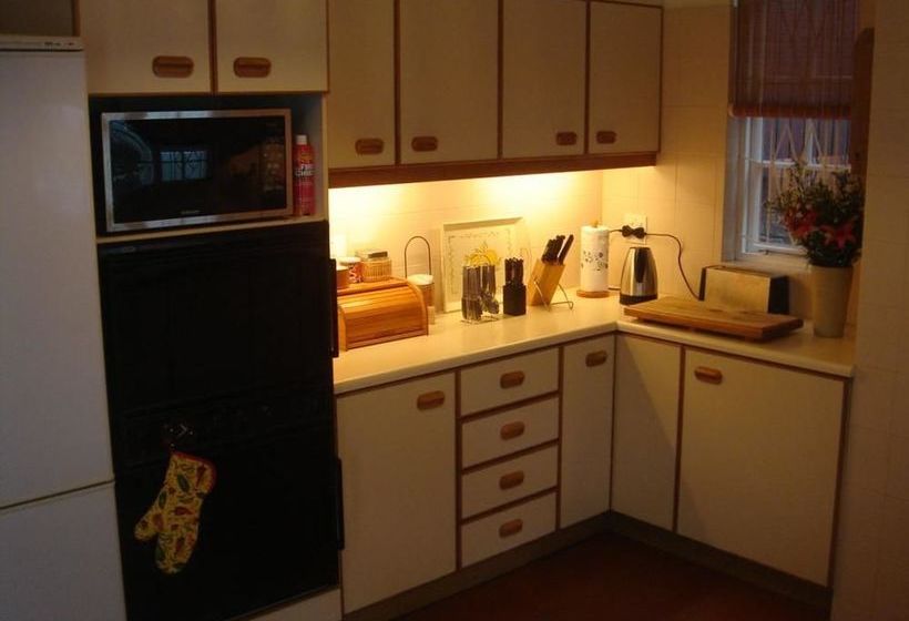 5 Camp Street Guesthouse & Self-catering 8