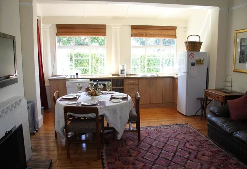 5 Camp Street Guesthouse & Self-catering 9