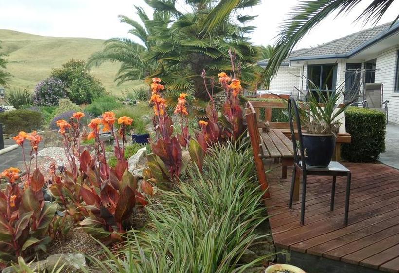 Dhomestay Bed And Breakfast 14