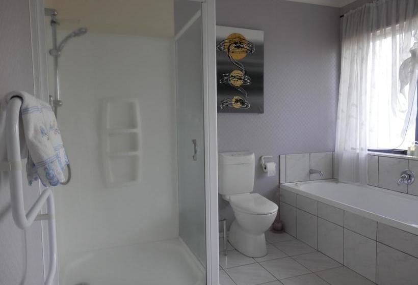 Dhomestay Bed And Breakfast 17