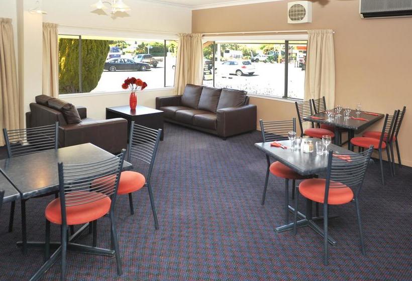 Woodbourne Tavern & Motel 11