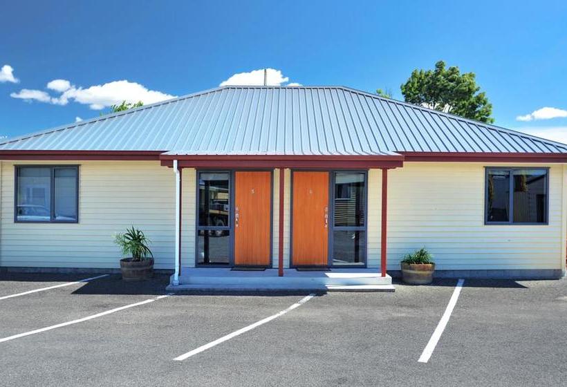 Woodbourne Tavern & Motel 2