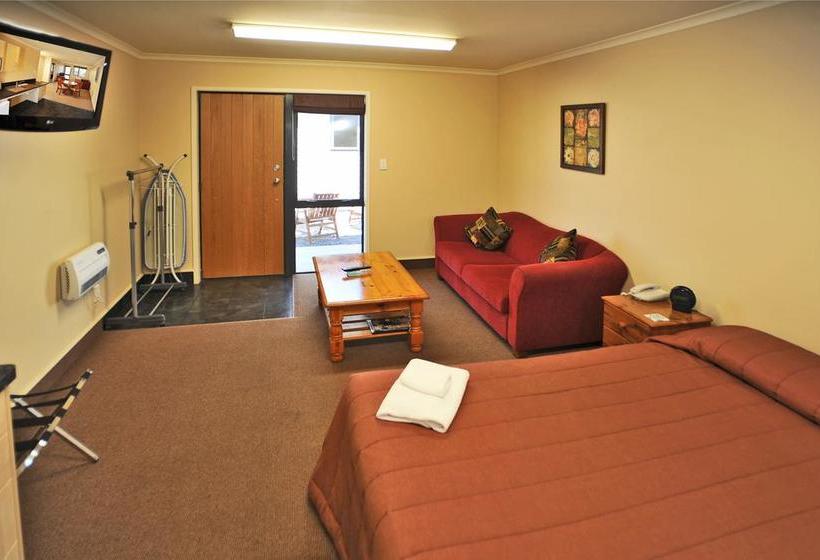 Woodbourne Tavern & Motel 5