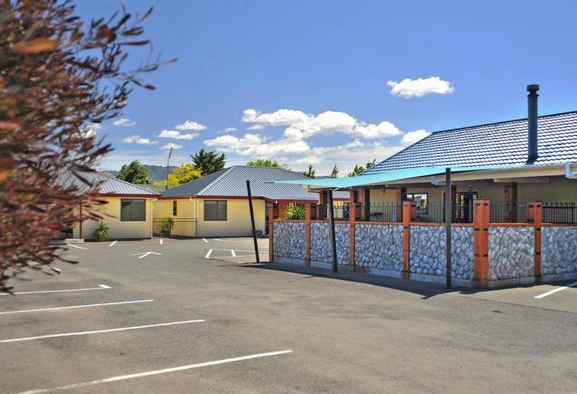 Woodbourne Tavern & Motel 9