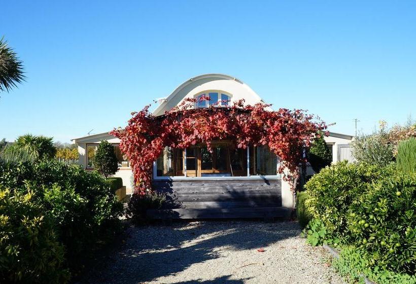 Bed and Breakfast Straw Lodge Vineyard And Boutique Lodging 1