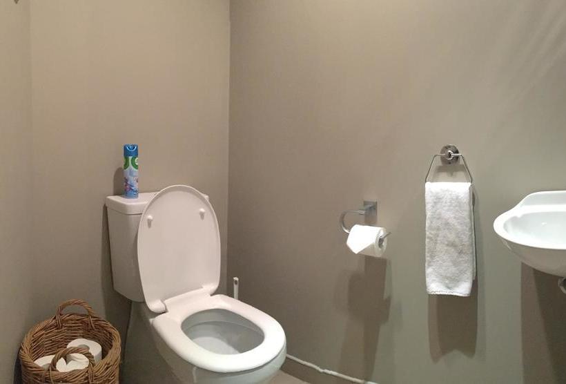 Cromwell Bed And Breakfast 11