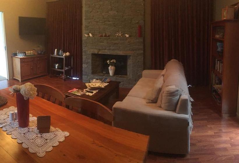 Cromwell Bed And Breakfast 12