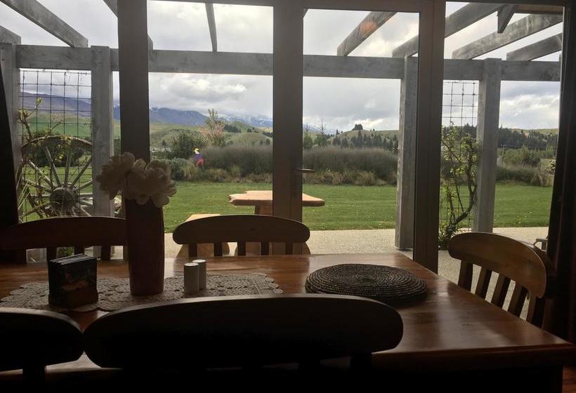 Cromwell Bed And Breakfast 13