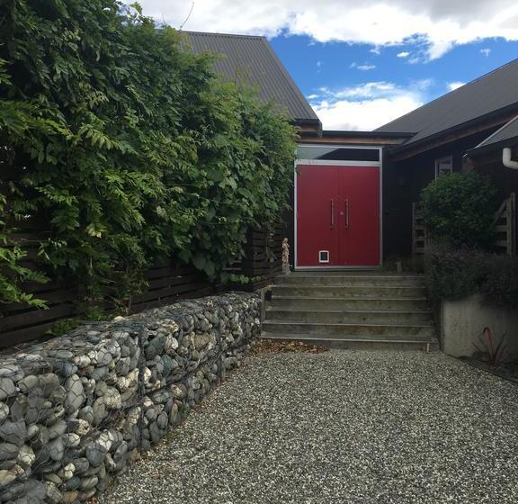 Cromwell Bed And Breakfast 17