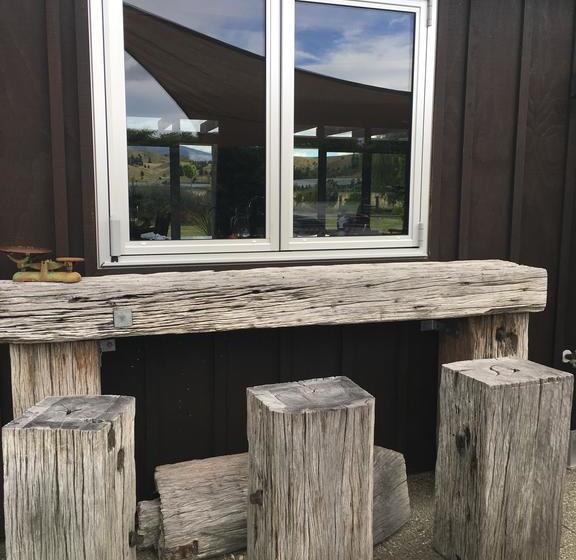 Cromwell Bed And Breakfast 18