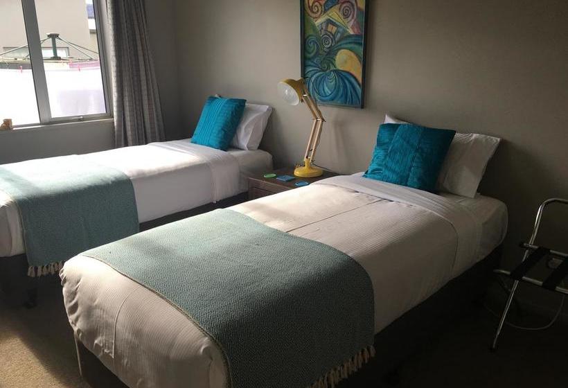 Cromwell Bed And Breakfast 2