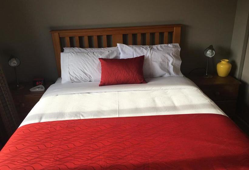 Cromwell Bed And Breakfast 3