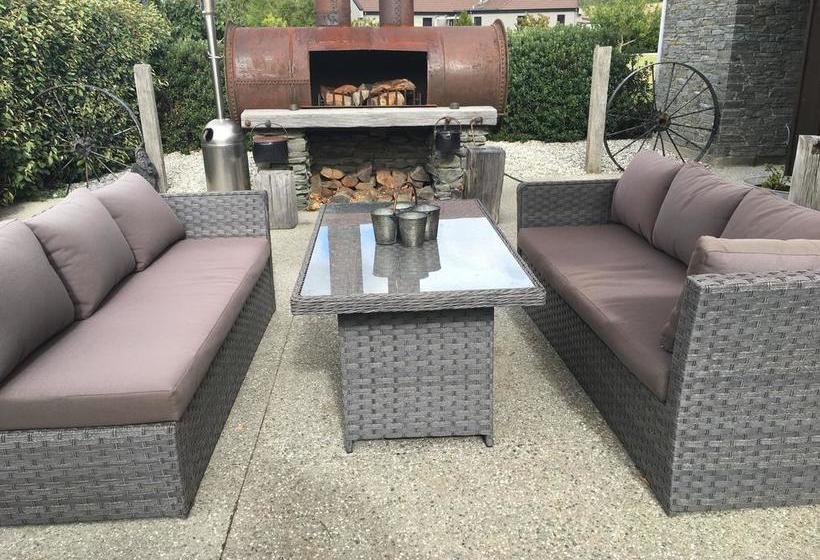 Cromwell Bed And Breakfast 4