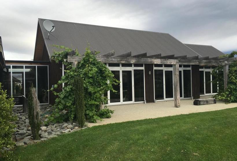 Cromwell Bed And Breakfast 7