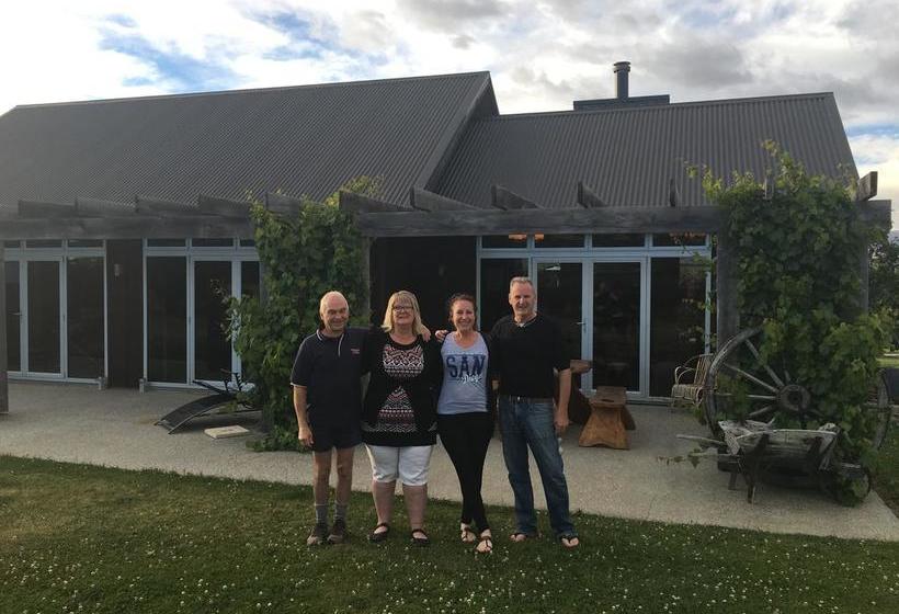 Cromwell Bed And Breakfast 8