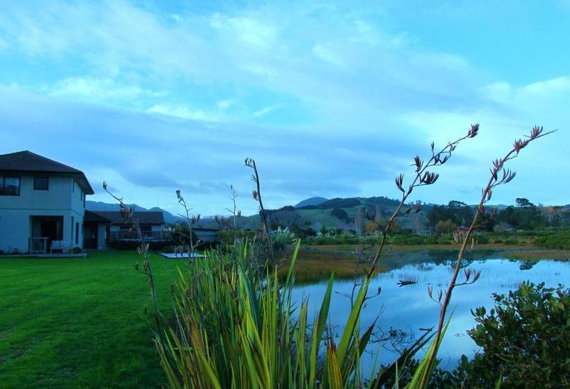 Mangrove Manor Bed & Breakfast 1