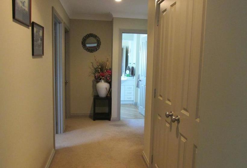 Mangrove Manor Bed & Breakfast 13