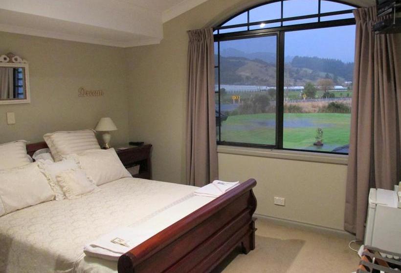 Mangrove Manor Bed & Breakfast 8