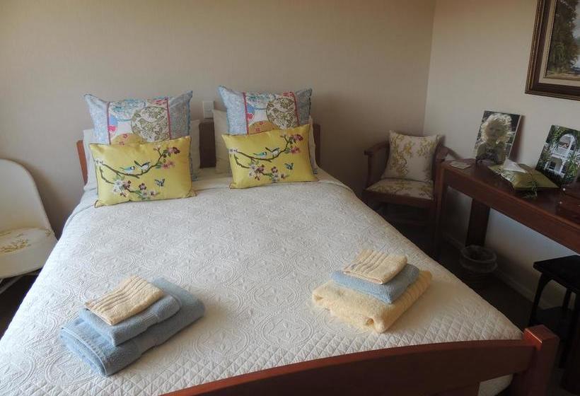 Bed and Breakfast Reads Ritz 3