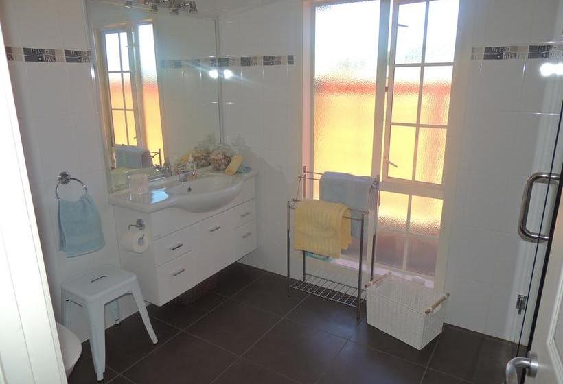 Bed and Breakfast Reads Ritz 4