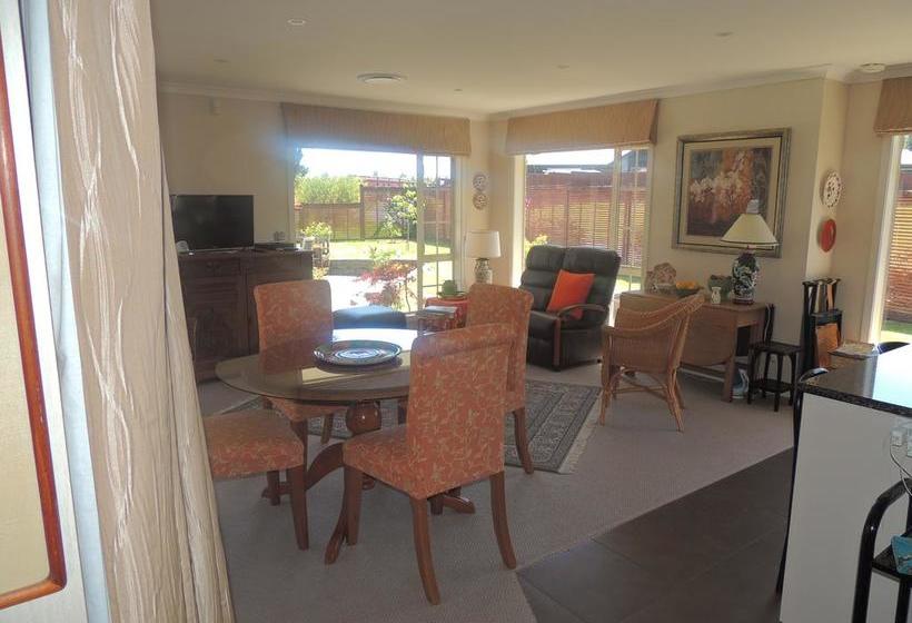 Bed and Breakfast Reads Ritz 8