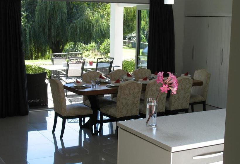 Karapiro Willows Luxury B & B 11