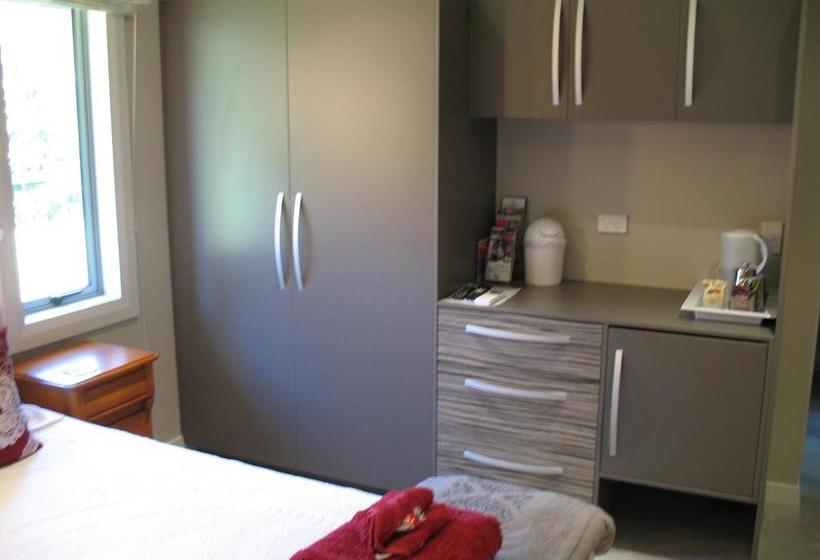 Karapiro Willows Luxury B & B 18