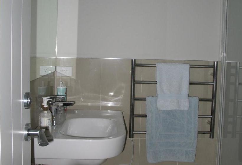 Karapiro Willows Luxury B & B 20