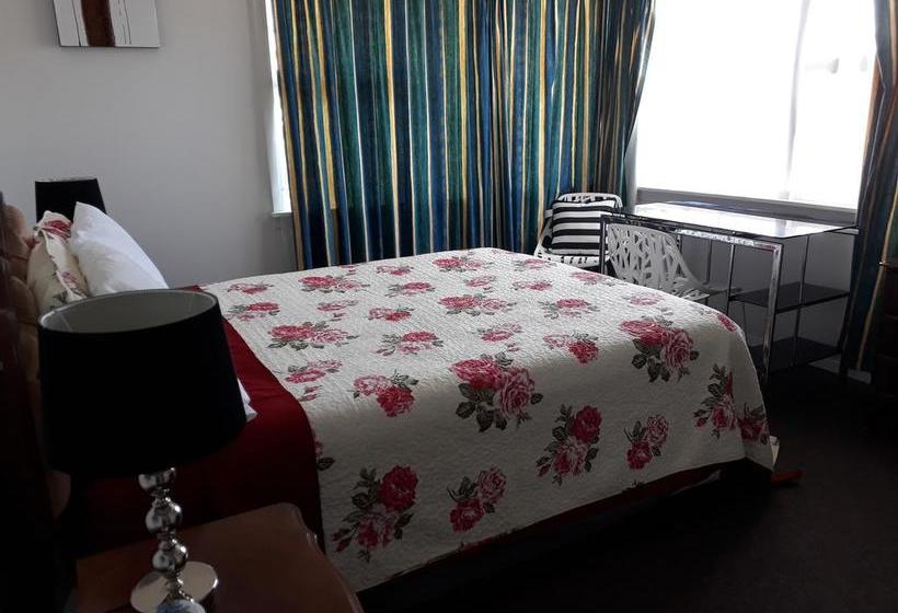 Bed and Breakfast Airport Silver Fern Accommodation